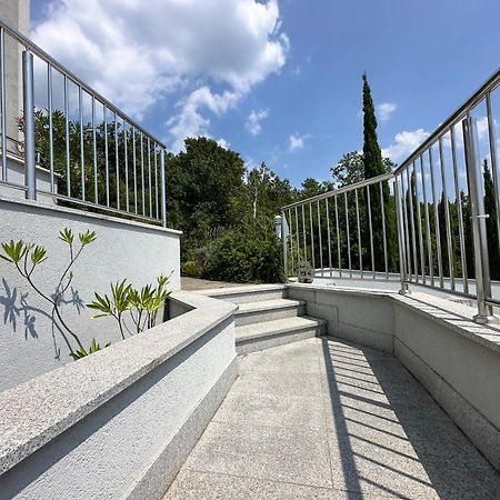 The View Apartment With Pool - 茨里克韦尼察 外观 照片